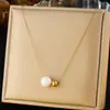 Estilo Coreano Moda Simples Estilo Francês Versátil Pingente de Pérola Laço Irregular Banhado a Ouro Colar Mão de Amor