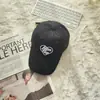 Boné de Baseball Doce e Fofo com Bordado de Coração Exquisito Estilo Ins para Mulheres, Boné Estilo Pato de Casal de Alta Qualidade para Homens