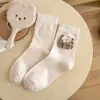 Calcetines lindos de oso hasta la pantorrilla para mujer, otoño e invierno, estilo japonés de dibujos animados, estilo universitario de niña, calcetines largos de algodón de boca ancha