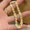 Nova Pulseira de Fita Retro Dourada Escovada Estilo Chinês com Microincrustação de Diamantes, Delicada e Fashion, Design Floral de Planta de Alto Padrão