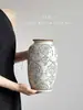 Vaso de Cerâmica Retro Porcelana Azul e Branca Ornamento para Sala de Estar, Jarra de Cerâmica para Arranjo de Flores, Decoração de Luxo Leve, Recipiente para Flores Estilo Chinês Novo, Pequeno