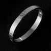 Pulseiras de Casal de Luxo Leve de Alta Qualidade, Aço Titânio Abertas com Design de Nicho, Pulseiras Modernas Populares Estilo Ins