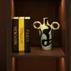 Novo livro falso de luxo leve transfronteiriço dourado, modelo de livro de simulação urbana moderno, ornamento decorativo de livro de exibição com carimbo dourado criativo