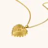 Colar Pingente Cruzado de Diamante Amor Europa e Estados Unidos Aço Inoxidável Banhado a Ouro 18K Moda Temperamento Personalidade de Nicho Pingente Mulheres