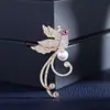 Broche de Liga com Grande Flor Azul, Broche Estilo Chanel, Broche Personalizado de Alta Qualidade e Elegante para Atacado com Senso de Design