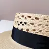 Sombrero de copa plana de rafia retro británico para mujer, sombrero de paja con protección solar de verano, sombrero de ala plana con parte superior hueca hecho a mano, sombrero para el sol de marea.
