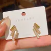 Exquisitos Pendientes de Botón de Concha con Microcirconitas Pequeñas para Mujer Pendientes de Diseño Simple de Moda Individual de Celebridad de Internet Accesorios Versátiles para Pendientes