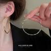 Aretes de círculo hueco con electrochapado de oro real, moda, diseño simple, aretes de viento metálicos, aretes de viento frío personales, venta al por mayor