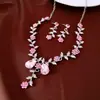 Conjunto de Collar y Pendientes de Flor y Hoja con Pedrería Lujo Ligero Pendientes de Tacto de Gama Alta Temperamento Exquisito Joyería Versátil de Nicho para Mujeres