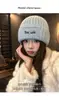 Gorro de Lana Tejido Azul con Patrón de Letras Sencillo Estilo Coreano para Mujer, Nuevo Modelo Invierno 2025, Gorro Cálido Protector de Orejas, Cubrecabezas para el Frío