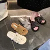 Pantuflas planas de pelo estilo perezoso para mujer 2026 Otoño/Invierno cálidas de una tira par con faldas ropa de exterior versátiles pantuflas de pelo