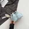 Bolso de Mano Pequeño de Diseño Nicho para Mujer 2025 Verano Nuevo Estilo de Moda Bolso Cruzado de Cadena Bolso de Cubo para Viajero