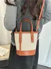 Bolsa pequena de mão color-blocking de alta qualidade para mulheres, nova 2025, versátil, estilosa, bolsa tipo balde transversal, bolsa de ombro única fashion