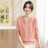 Suéter de punto de moda estilo mamá primavera 2026, nueva capa base casual estilo chino, prenda exterior, rejuvenecedor, suéter versátil