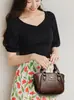 Bolsa de Mão Fashion e Simples com Textura Retrô, Bolsa de Ombro Única, Novo Modelo Primavera/Verão 2026, Bolsa Transversal Retrô de Cor Sólida para Mulheres