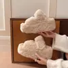 Chinelos de Algodão 2026 Femininos Sola Grossa Inverno Outono Plataforma com Pelúcia Versátil Casual Novo Estilo Uso Externo Marrom