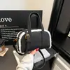 Bolsa de Pelúcia Retrô com Textura de Nicho para Mulheres Nova Coleção Outono/Inverno 2025 Bolsa Transversal Simples Moda Bolsinha de Ombro de Pelúcia