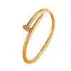 Estoque Disponível do Fabricante Pulseiras de Unha Tendência Europeias, Americanas, Japonesas e Coreanas em Aço Inoxidável, Pulseiras Abertas de Aço Titânio Levemente Luxuosas e Que Não Desbotam