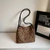 Bolsa Saco de Camurça Estilo Preguiçoso Grande Capacidade para Mulheres 2025 Nova Bolsa Tote Casual Retrô de Ombro Único Diagonal Grande
