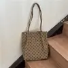Bolso de hombro de lunares de gran capacidad, nuevo y moderno para 2026, para mujer, elegante y a la moda para ir al trabajo, en una hermosa paleta de colores Maillard