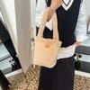 Otoño e Invierno 2025 Nueva Bolsa de Felpa de Aspecto Elegante Bolsa Balde Gran Capacidad Oso Bordado Bolso de Hombro Bolso Tote para Mujer