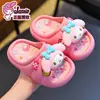 Pantuflas infantiles Sanrio con una sensación de amortiguación suave, diseño de caricatura lindo para niñas, pantuflas antideslizantes para interior, baño, de suela suave para verano