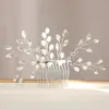 Acessórios de cabelo de noiva mais vendidos transfronteiriços, tiara de flor de pérola, pente de cabelo feito à mão, conjunto de grampos e palitos de cabelo para fotografia de viagem de casamento
