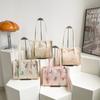 Nova Bolsa de Mão Bordada com Cabo de Bambu Versátil Estilo Chinês para Mulheres, Novo Modelo Verão 2025, Estilo Nacional com Toque de Luxo, Bolsa Saco de Nicho