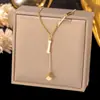 Estilo minimalista de moda transfronterizo, popular cadena para la clavícula de 26 letras, diseño único con colgantes cuadrados y de borla, collar para mujer