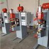 Máquina de soldagem por pontos pneumática vertical CC, equipamento para processamento de conexões de aço, máquina de soldagem de chapas de aço inoxidável de pequeno porte.