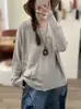 Otoño 2026 Hilo de Algodón Vintage Holgado Bordado Cuello Redondo Simple Versátil Casual Top Suéter de Punto Chaqueta para Mujer Estilo Coreano