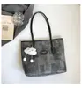 Bolsa Tote de Viagem Estilo Europeu e Americano, Grande Capacidade, Bolsa de Ombro Simples e Versátil, Prática para Trabalhadores de Escritório e Estudantes, Uso Casual Diário, Bolsa Feminina