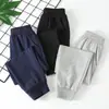 Pantalones Ligeros de Verano para Niños Color Sólido Pantalones Casuales Nuevos Pantalones Deportivos Casuales para Niños Pantalones de Chándal de Nueve Puntos para Niños Pequeños y Medianos