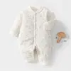 Ropa de bebé de tela Clase A estilo otoño e invierno 40g algodón fino mameluco de bebé costura sin huesos nuevo estilo traje para gatear