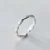 Anillo cruzado diseño de nicho femenino moda coreana Anillo de dedo de torsión de diamante apertura de personalidad simple anillo único regalo