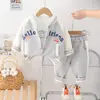 Novedad Primavera 2025 Traje Elegante para Bebé Hombre Primavera y Otoño Manga Larga Bufanda Cabeza de Oso Moda Traje de Béisbol Conjunto de Tres Piezas