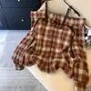Artículo Popular de Alta Calidad de las Trece Líneas de Guangzhou ~ Camisa con Correa a Cuadros para Mujer, Otoño Diseño de Nicho Top de Manga Larga Off-Shoulder Puro Deseo