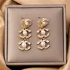 Brincos Pingente Letra Cc Inlaid em Resina com Pérola Imitação e Strass da Qingdao Daiwei Jewelry São Adequados para Uso Diário Feminino