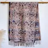 Lenço Xadrez Floral Contrastante Estilo Étnico Retrô para Mulheres no Outono e Inverno, Xale Versátil com Franjas de Imitação de Caxemira para Uso de Luxo
