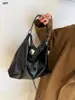 Comercio Exterior Transfronterizo Marca B Ciudad Hobo Bolso de Motociclista Bolso de Axila Gran Capacidad Bolso Tote con Remaches Bolso de Hombro para Mujer