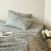Conjunto de três peças de lençol de cama de gaze de algodão puro de camada dupla com padrão floral pequeno estilo vintage, capa de edredom e fronha de gaze de algodão puro respirável
