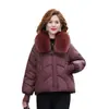 Chaqueta Corta de Algodón con Relleno y Cuello Grande de Piel 2026 Nuevo Estilo de Invierno para Mujeres Petites Moderna Versátil Cálida Abrigo de Algodón Engrosado