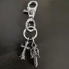 Nueva colección de llaveros con doble colgante featuring cruz, ancla, espada en forma de corazón y broche de langosta, único y elegante