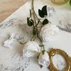 [Material de flor blanca] Arreglo floral de hortensia, rosa, flor de pasto escarchado con decoración de material de hoja de niebla de techo de pasto, flor de simulación para boda