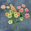 Ramo de flores de margarita artificiales, adecuado para bodas, con patrón de rejilla, hecho de seda, listo para exhibir y disponible para venta al por mayor como flores decorativas para hoteles