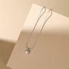 Un collar colgante de perlas de agua dulce naturales para mujer, estilo simple y frío, minimalista, elegante, de alta calidad, con cadena de clavícula de moda.