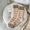 Calcetines Zhuji Cuidadosamente Seleccionados para Mujer, Nuevos Modelos Otoño e Invierno, Forrados de Felpa y Engrosados para Calidez, Serie Rosa, Calcetines a Media Pantorrilla para Niñas, Calcetines para Dormir