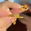 Anel de Cauda de Dragão com Design de Nicho Estilo Chinês Que Vira o Mundo, Anel Dourado Super Brilhante para Dedo Indicador Oscilante, Retrô Artístico