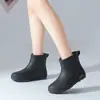 Botas de Lluvia Estilo Nuevo Ropa Exterior para Mujer Cortas de Verano Planas Antideslizantes Botas de Agua Zapatos de Goma para Estudiantes Trabajo de Cocina Zapatos Cortos de Agua Transfronterizo