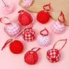 Colgante de Corazón para el Día de San Valentín 6cm7cm Forma de Corazón Cuadros Rojos y Blancos Bola de Espuma Decoración de Propuesta de Matrimonio Bola de Tela Colgante